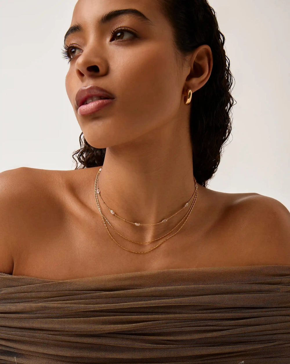 Lucy Williams Medium Engravable Roman Arc Coin Necklace | Gold